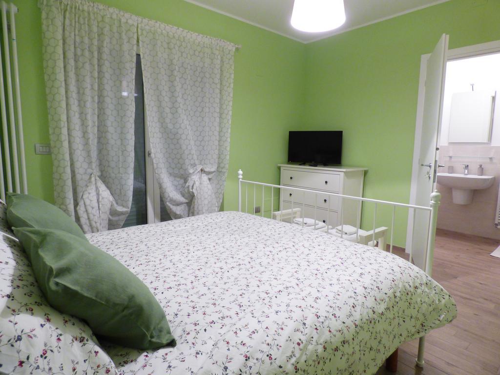 Giravento Bed & Breakfast Borgo San Dalmazzo Bagian luar foto